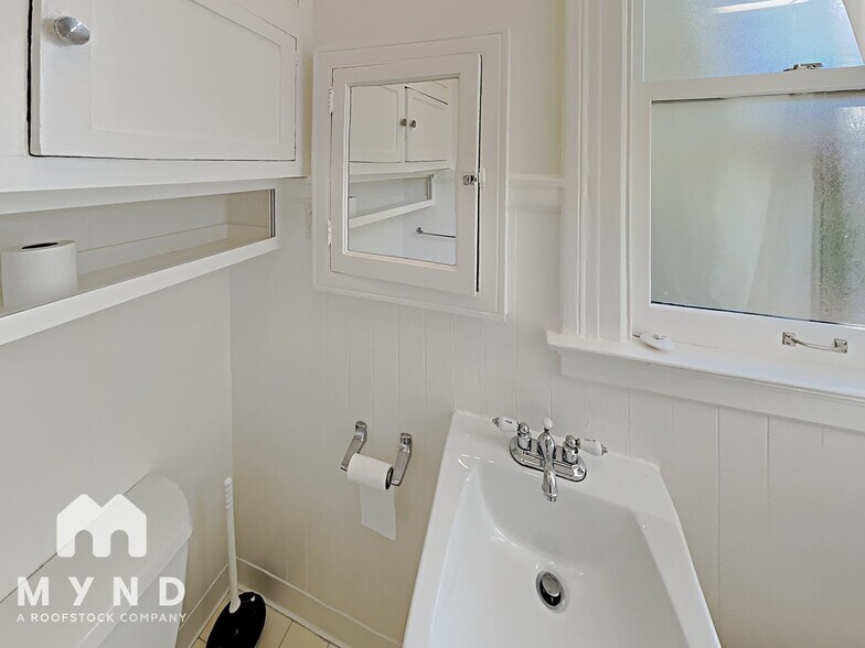 Building Photo - 22 Highland Ave