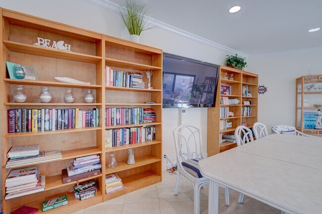 Building Photo - 5480 N Ocean Dr