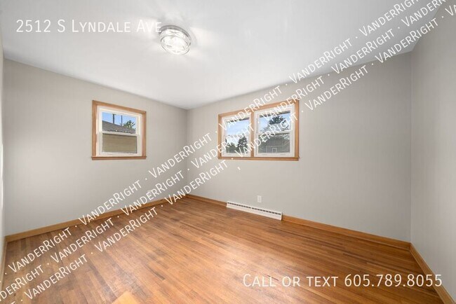 Building Photo - 2512 S Lyndale Ave