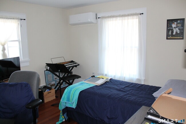 Building Photo - 7 Hillcrest Dr