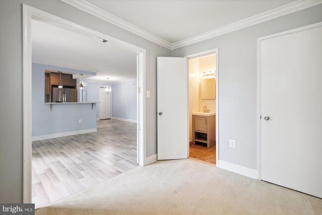 Building Photo - 5909 Quantrell Ave