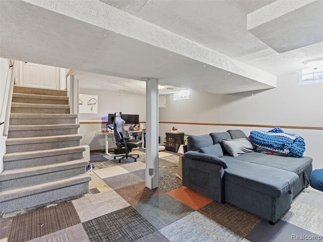 Building Photo - 922 N Maple Ave