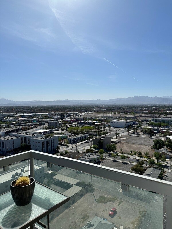 Building Photo - 900 S Las Vegas Blvd