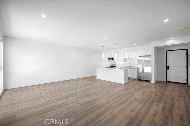 Building Photo - 10657 Moorpark St