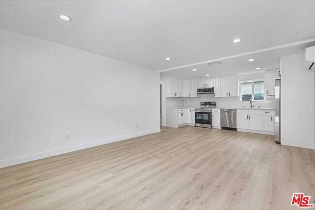 Building Photo - 1613 W 209th St