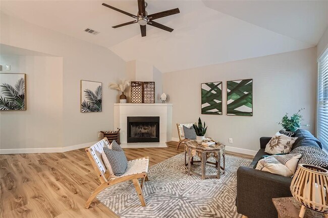 Building Photo - 1701 Hollow Tree Blvd