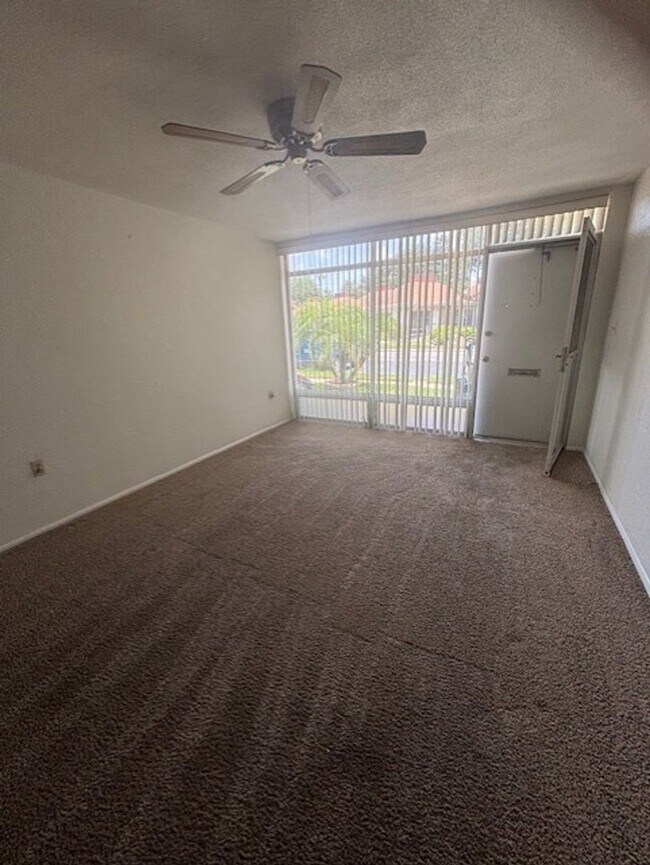 Building Photo - 55+, quaint 2/1 in a great community locat...