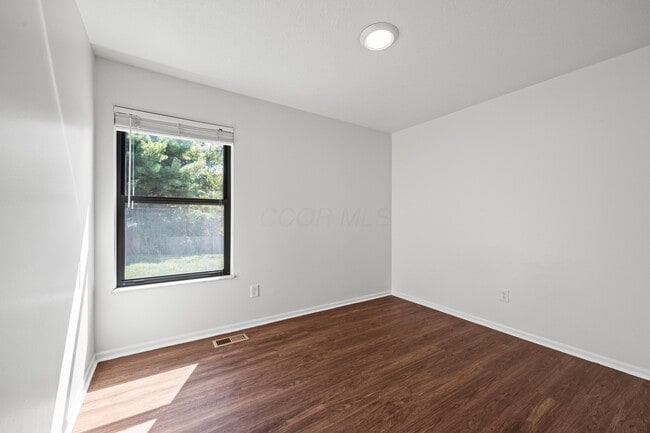 Building Photo - 6948 Kinston Dr