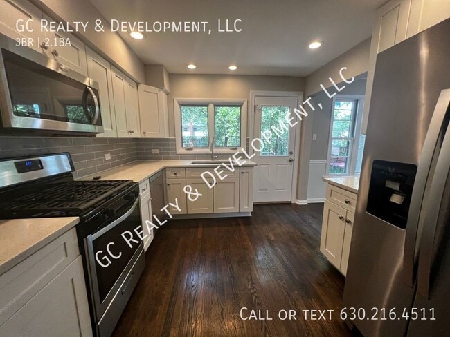 Building Photo - ***SINGLE FAMILY FLOSSMOOR HOME / 3 BDRM /...