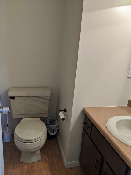 Half bath 1st floor - 2568A Grouse Ridge