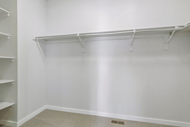 Building Photo - 1821 Blue Star Ln