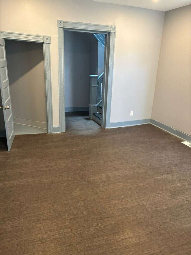 Building Photo - 2832 Parkwood Ave