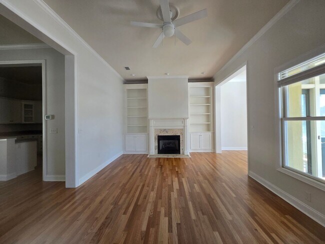 Building Photo - 3-bedroom, 2-bathroom cottage-style villa in Savanna Pointe