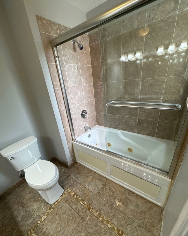 Building Photo - Beautiful 3 bedroom 2 bathroom condo In Near Presidential Library