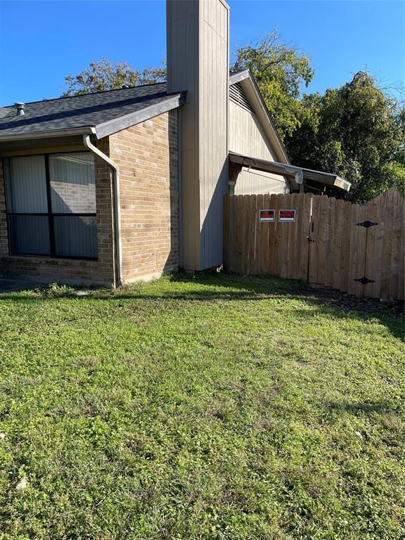 Building Photo - 9821 Meadowheath Dr