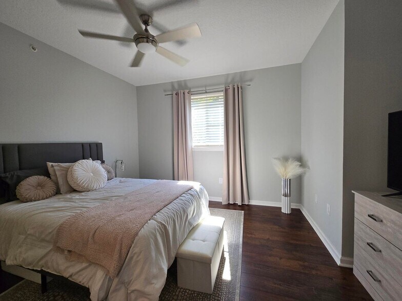 Building Photo - 2024 Alta Meadows Ln