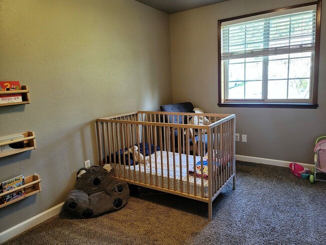 Building Photo - 3 bedroom home in great Keyport location!