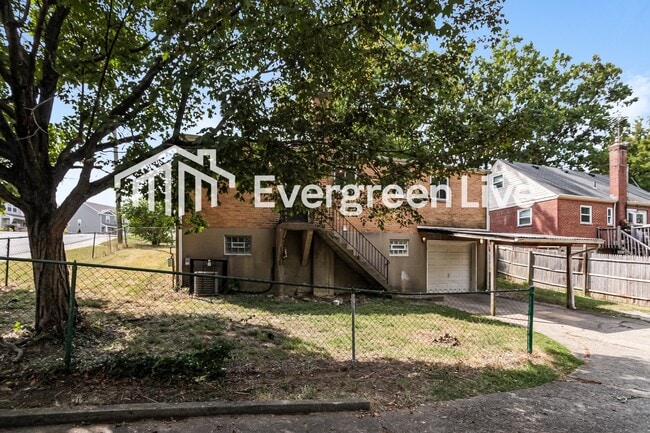 Building Photo - 2448 Banning Rd