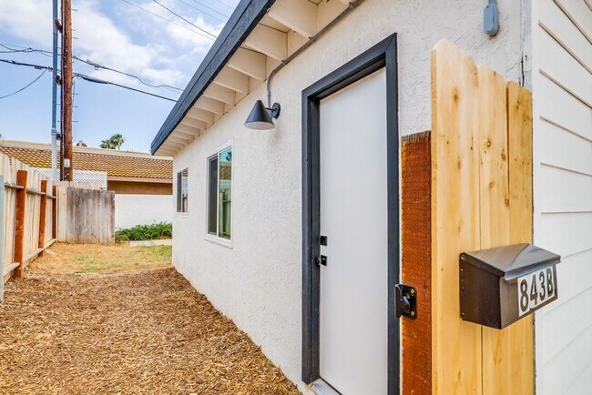 Building Photo - 843 Valley Village Dr