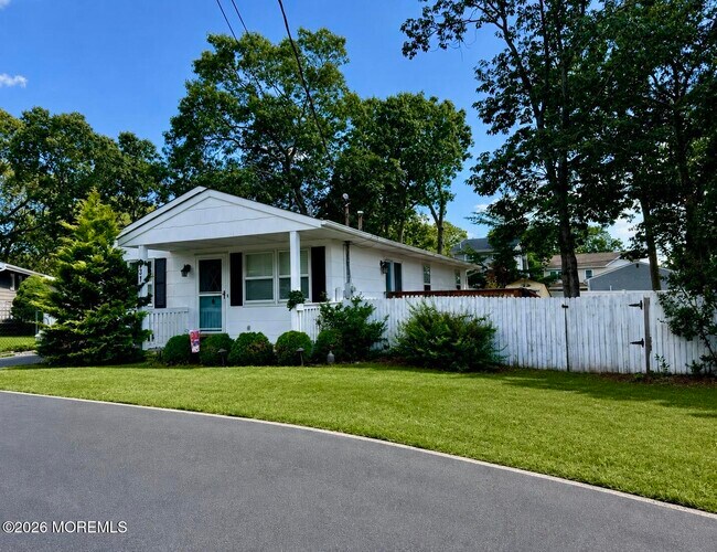 Building Photo - 931 Cypress Ave