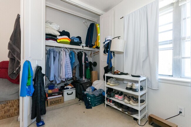 Building Photo - Brighton 3 Bed – Heat & Hot Water Included – 2 Parking Spots – No Fee