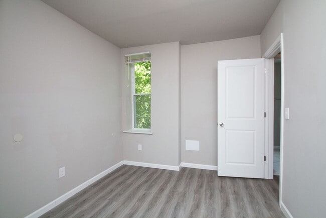 Building Photo - 1419 N Ithan St