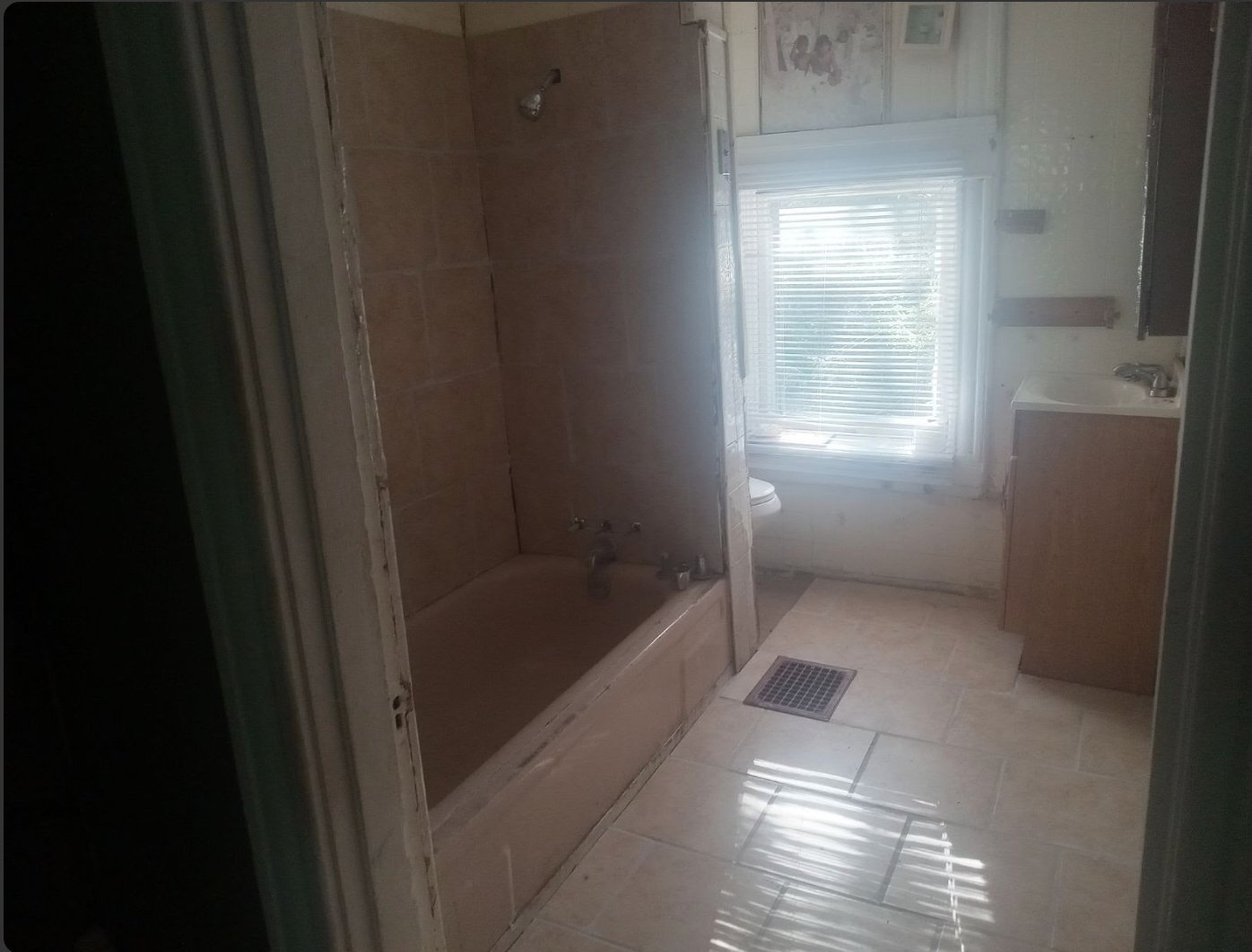 Building Photo - 563 N 24th St