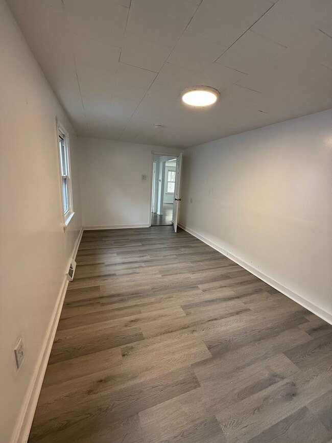 Building Photo - 15 Deming Ave