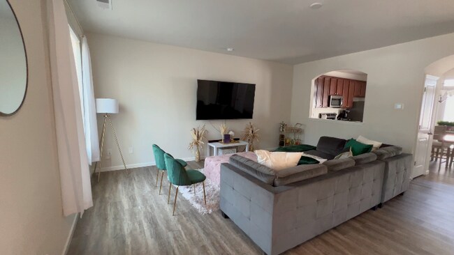 Building Photo - 605 Sweet Bonnie Ln