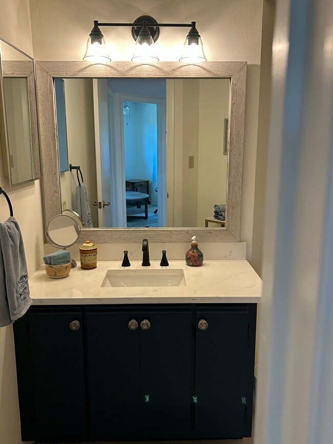 Building Photo - 19505 Quesada Ave