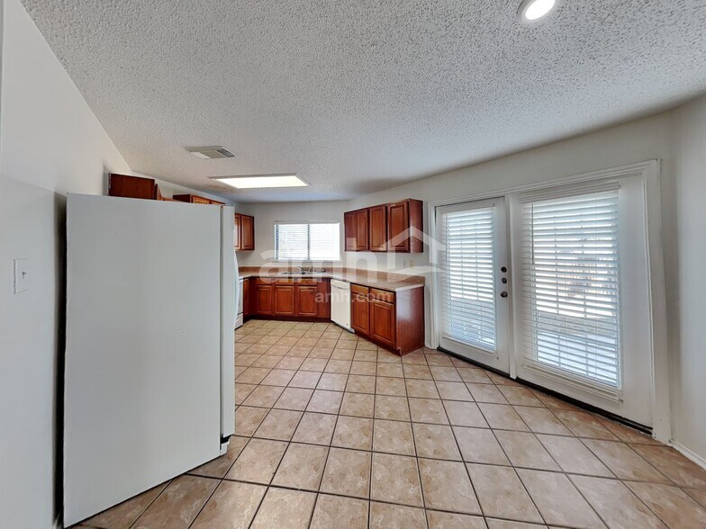 Building Photo - 33 Messenger Crk