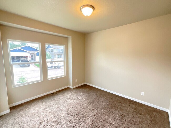 Building Photo - 4 Bedroom Home Available Near Woodmoor Dr ...