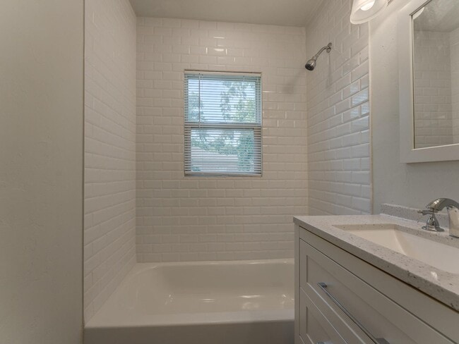 Building Photo - Home for rent in heart of OKC