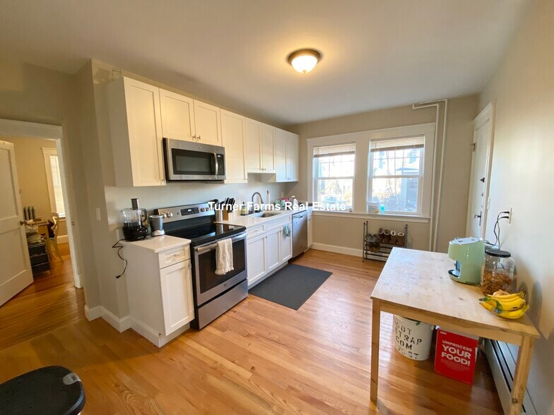 Building Photo - 21 Moraine St