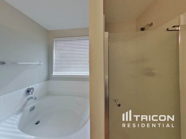 Building Photo - 1136 Honeywell Dr