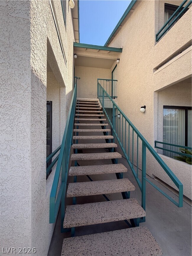 Building Photo - 5271 S Lindell Rd