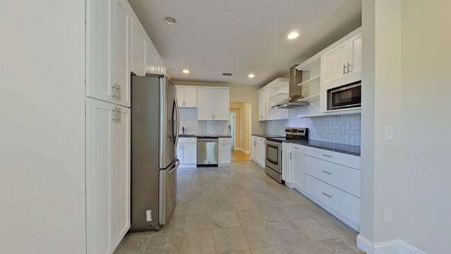 Building Photo - Beautiful 2 Bedroom Home in San Marco read...