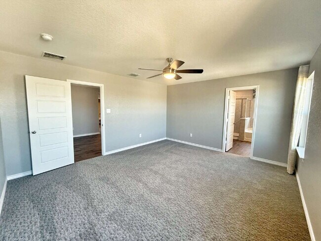 Building Photo - Immaculate Two Story Home in Legend Point ...