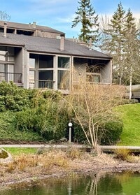 Building Photo - 2 Bed / 1.5 60-01 Redmond Townhouse $2,695/mo