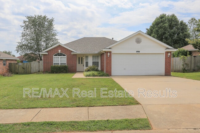 Primary Photo - 1071 Evergreen St
