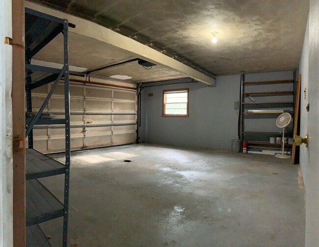 Building Photo - NOW Leasing!