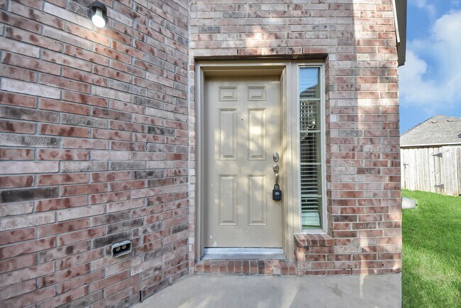 Building Photo - 6106 Grassy Haven Ln