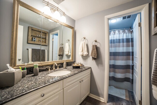 Building Photo - 2912 N Halsted St