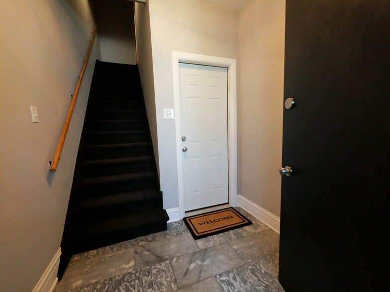 Building Photo - 1411 N Maplewood Ave