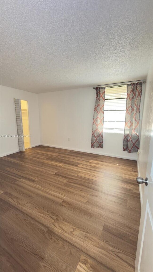 Building Photo - 10400 SW 108th Ave