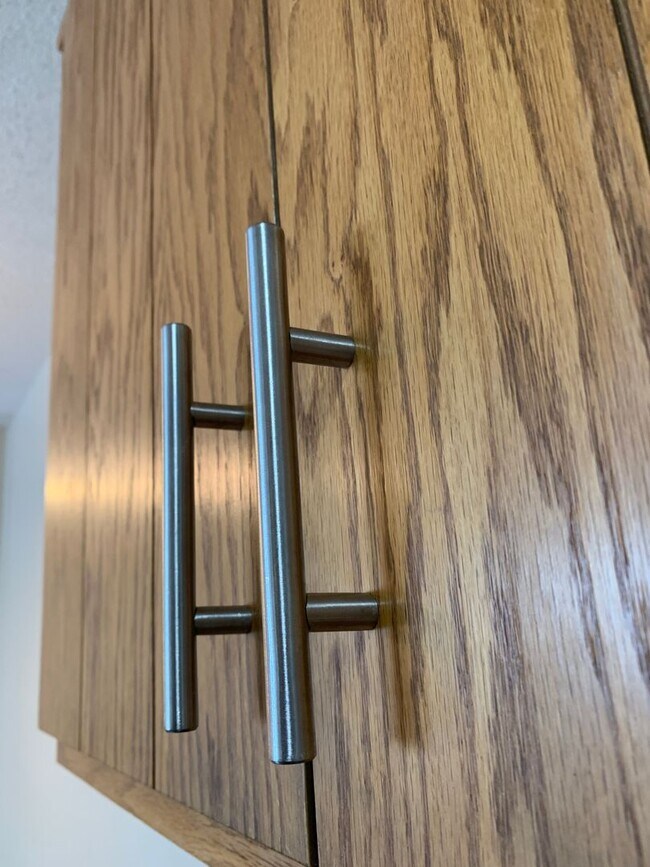 Building Photo - 4 Bed, 2 Bath Twinhome in South Fargo!