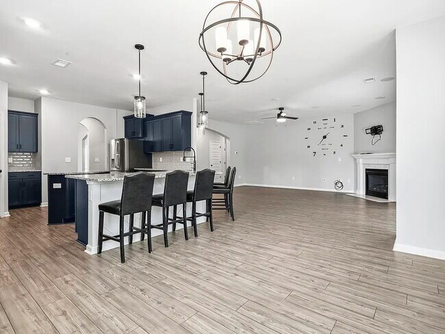 Building Photo - Expansive 6-Bedroom Home – 4300 Sq Ft in Arcadia