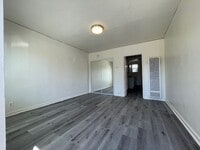 Building Photo - Quaint Studio, Freshly Painted, with moder...