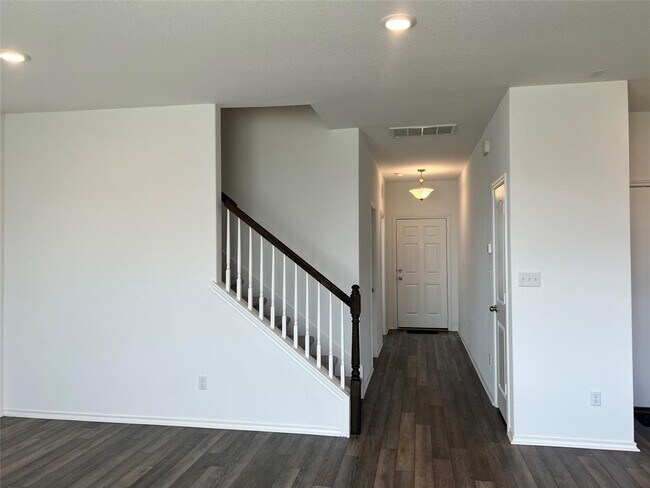 Building Photo - 2053 Cliffbrake Wy