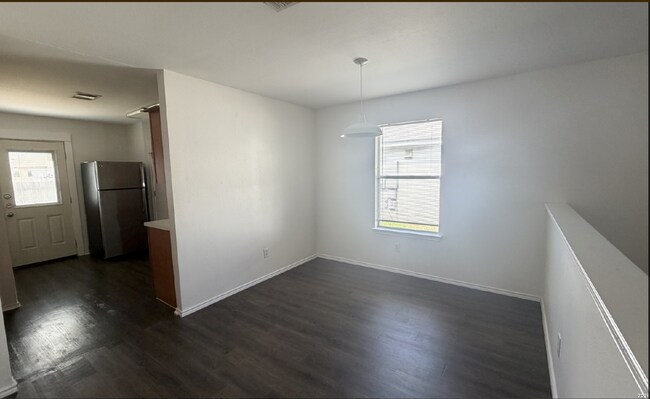 Building Photo - "Charming 3-Bedroom Oasis with 2 Full Baths in Converse, TX